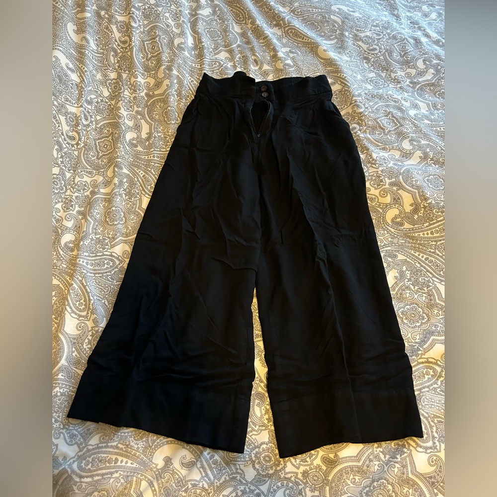 Women’s Zara cropped pants